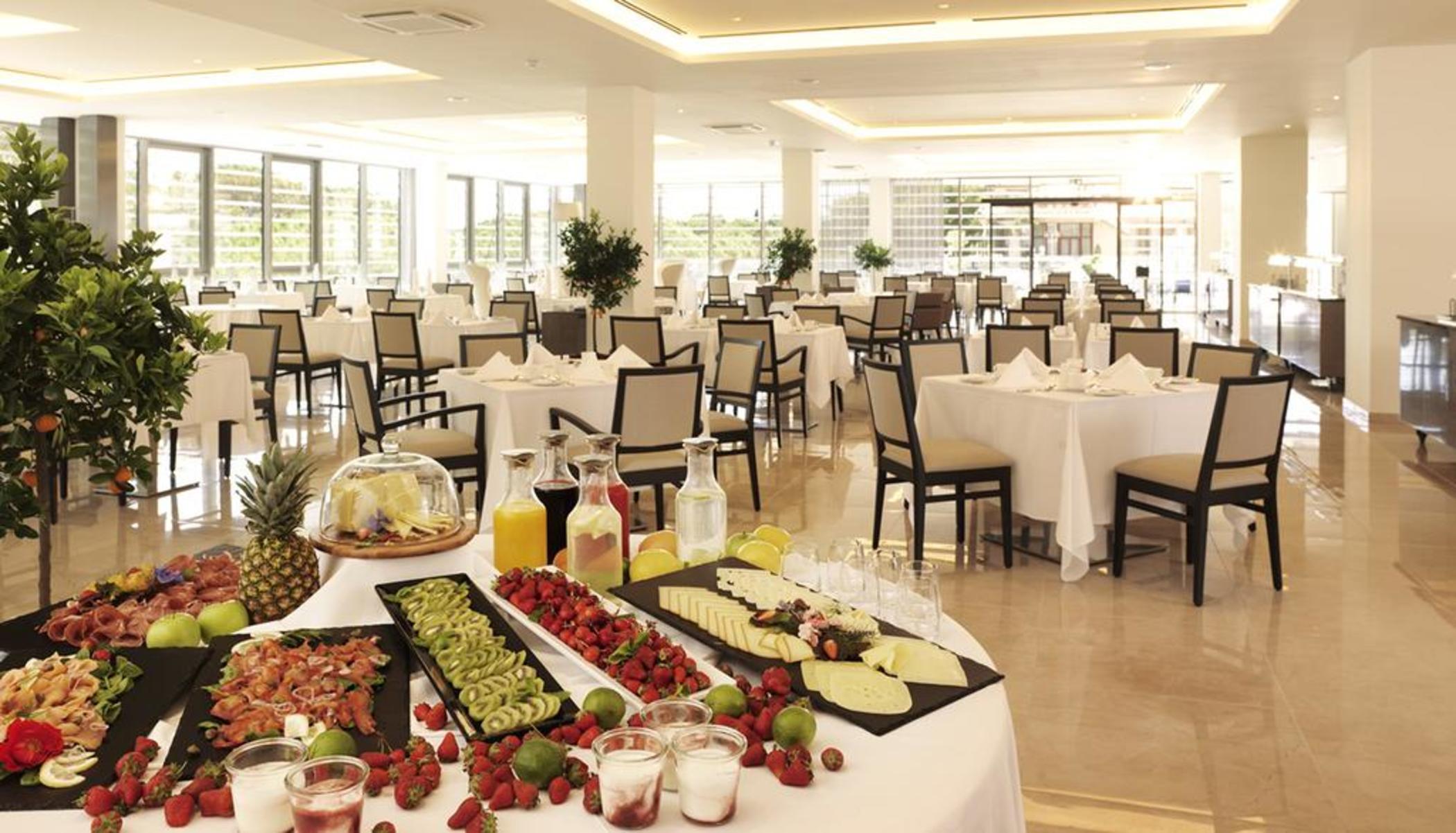 Hotel Slovenija - Terme & Wellness Lifeclass ポルトローシュ エクステリア 写真 A buffet at a hotel