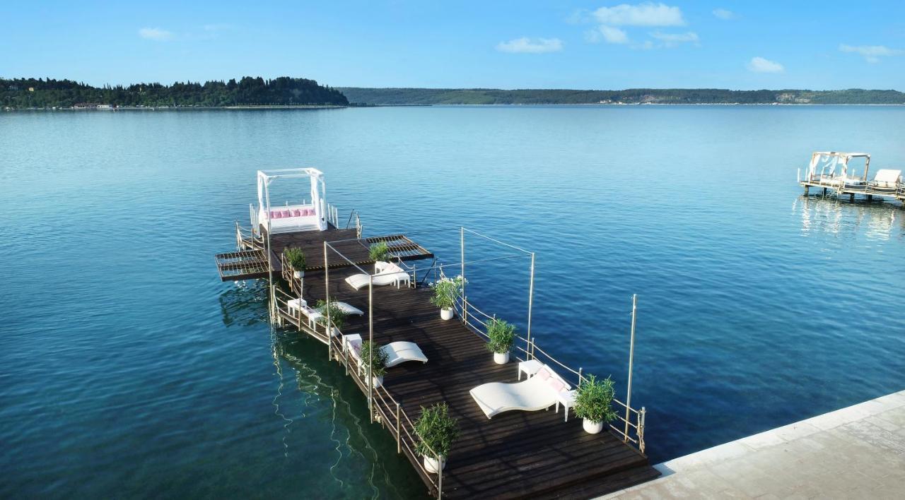 Hotel Slovenija - Terme & Wellness Lifeclass ポルトローシュ エクステリア 写真 The floating bar on the lake
