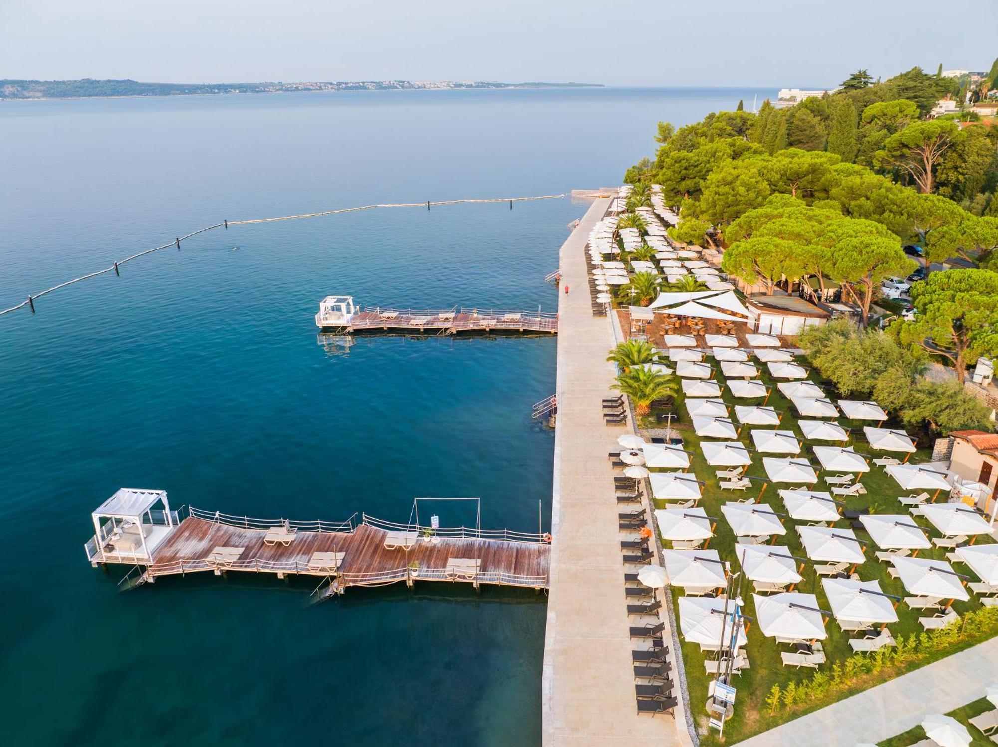 Hotel Slovenija - Terme & Wellness Lifeclass ポルトローシュ エクステリア 写真 Aerial view of the beach