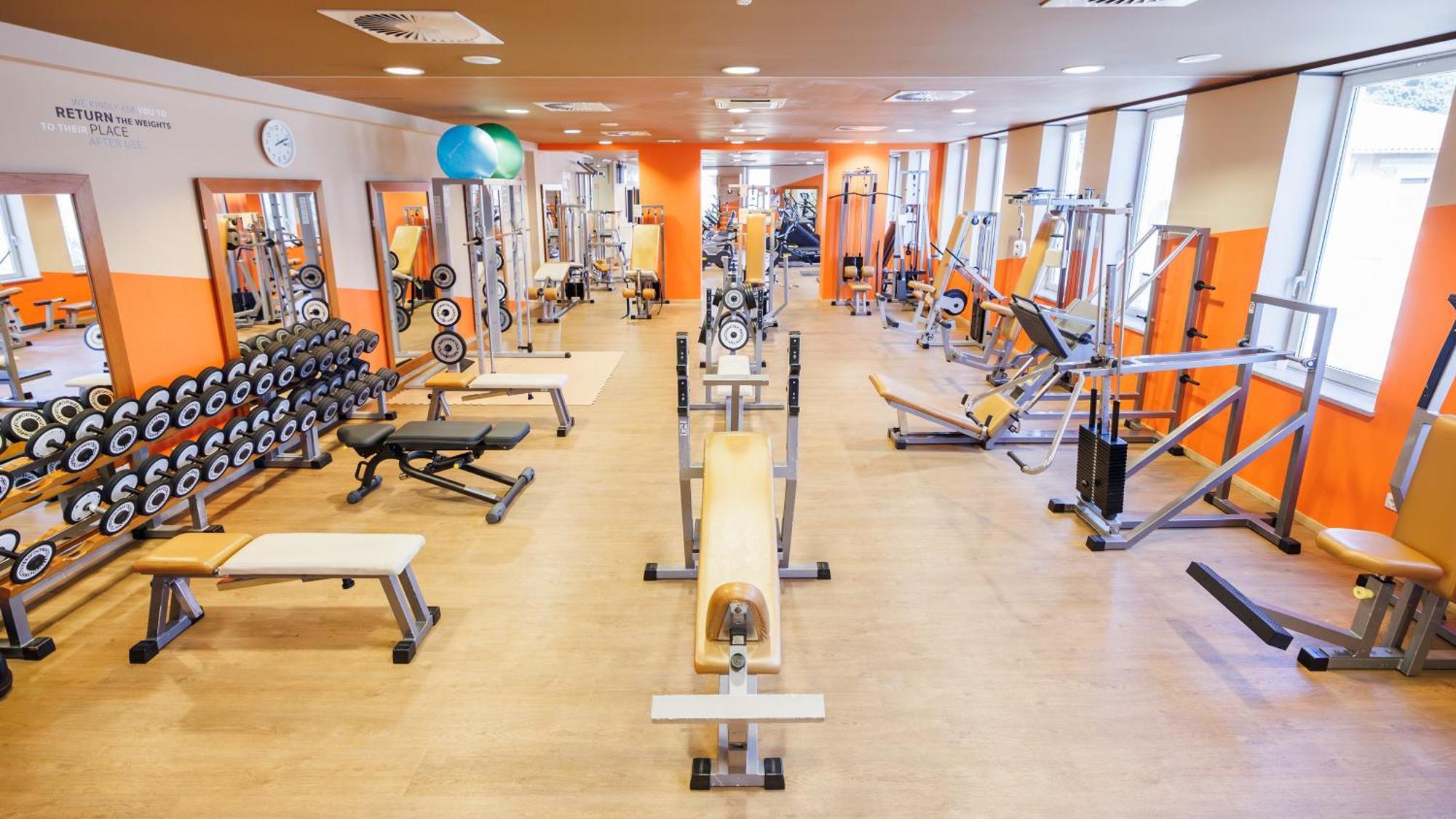 Hotel Slovenija - Terme & Wellness Lifeclass ポルトローシュ エクステリア 写真 A typical gym