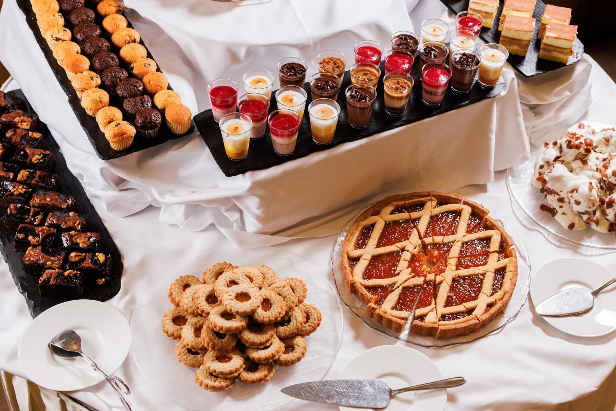 Hotel Slovenija - Terme & Wellness Lifeclass ポルトローシュ エクステリア 写真 A dessert buffet
