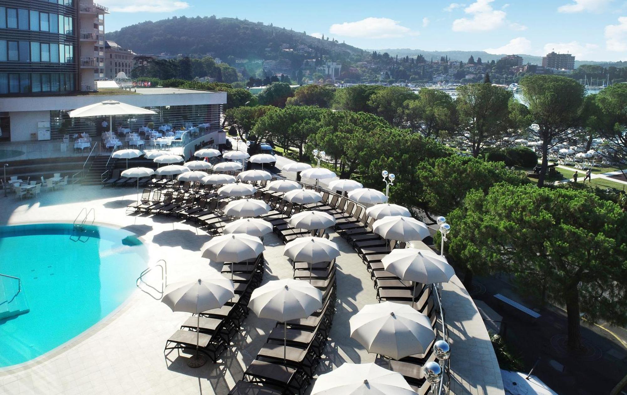 Hotel Slovenija - Terme & Wellness Lifeclass ポルトローシュ エクステリア 写真 The pool at the Standard, Hollywood