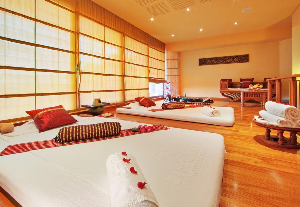 Hotel Slovenija - Terme & Wellness Lifeclass ポルトローシュ 設備 写真 A treatment room at the spa
